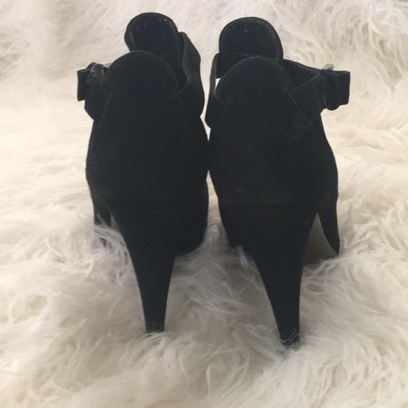 Shoes - Picture 4 of 4